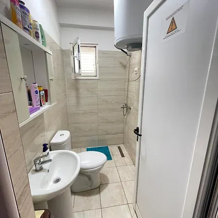 5 Qerret Albania * Golem (Tirana)